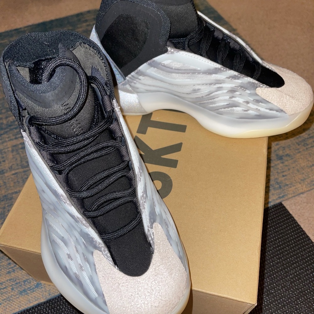 Adidas Yeezy BSKTBL QNTM / Black White Grey